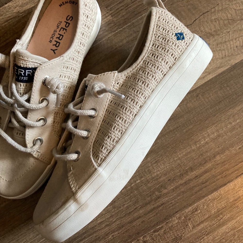 Beige girls sperry shoes new without box size 1